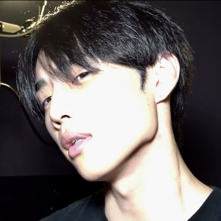 KKK_SW4li's tweet photo. wow jawline😯 https://t.co/JmTXLO6v8P