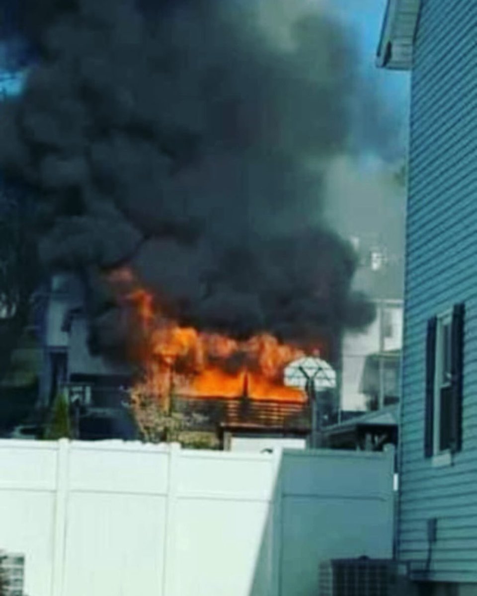 sicchit1148's tweet photo. Back to back fires for B/D shift change https://t.co/VFwHtNOZGJ