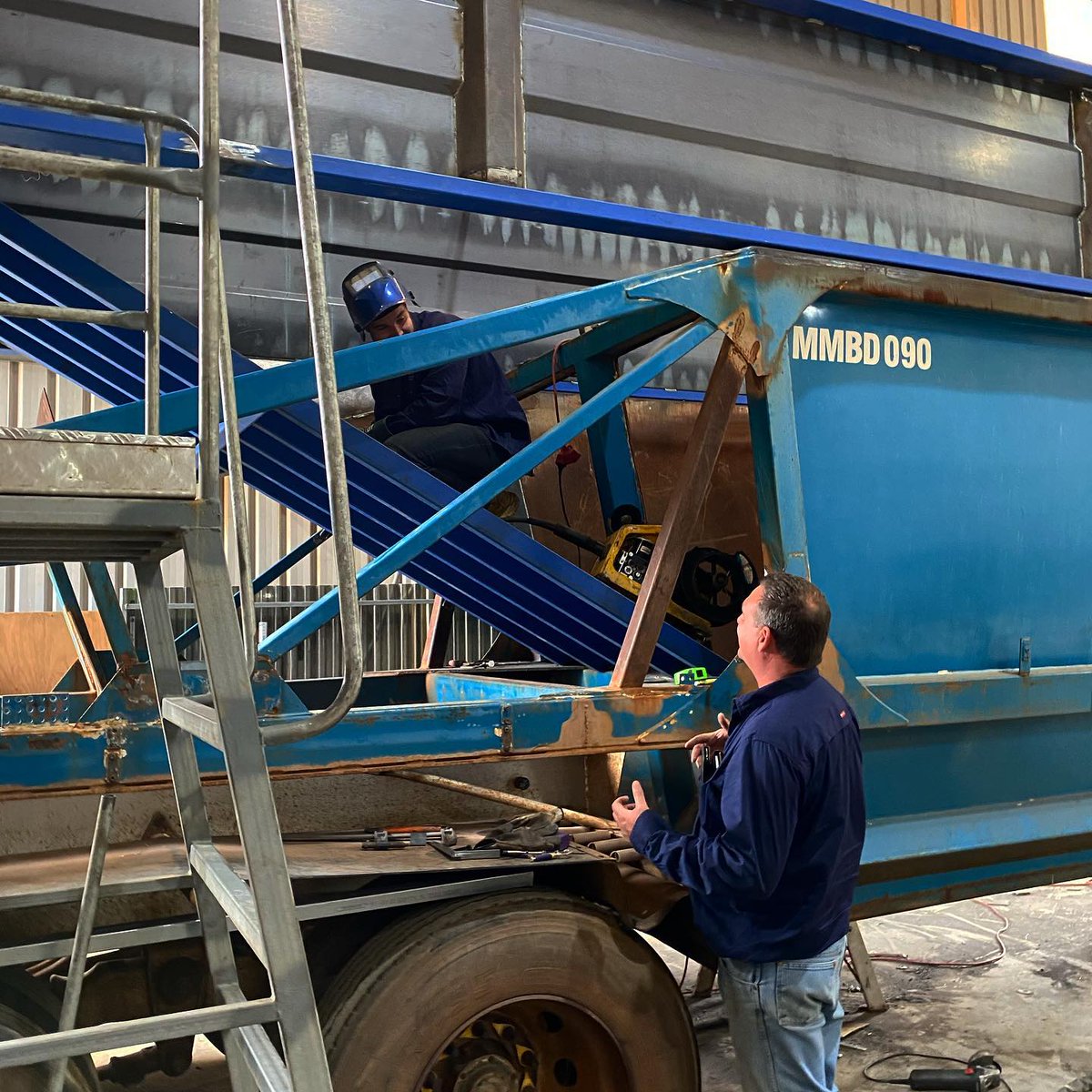 EcfEnterprises's tweet photo. Teamwork makes the dream work at ECF Enterprises!

We work together to ensure that whatever leaves our workshop is high quality and will last you for a long time to come✅ https://t.co/wMrBPpym8v