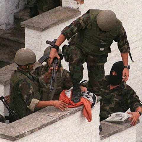 panch_pe's tweet photo. Héroes derrotando al terrorismo. Hermoso. https://t.co/Oda9oAcnFf