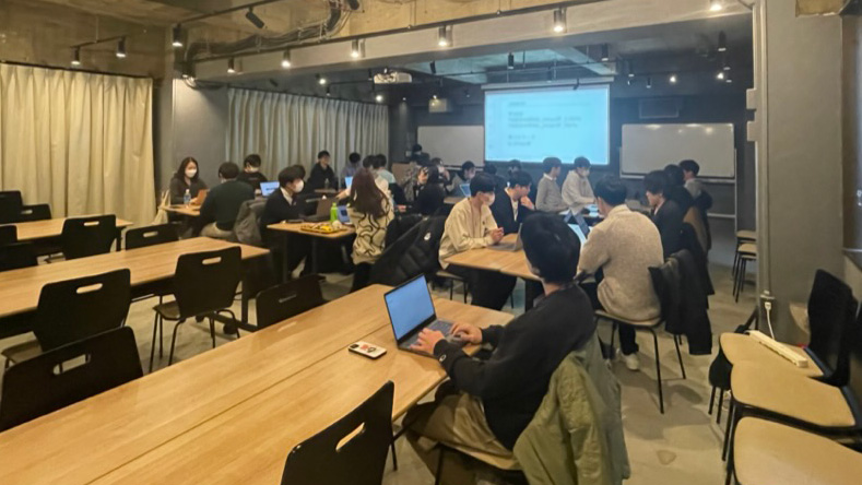ExSeed_Almondo's tweet photo. 【講義チラ見せ】
生成AI実践開発講義では
対面でのレビュー会の開催も予定しております！
（オンラインでも同時開催）

意欲の高い仲間と
課題のレビューをしながら
最新のAIスキルを身に付けられます
#AI #生成AI #ExSeed #Almondo https://t.co/v9SiU18TuE