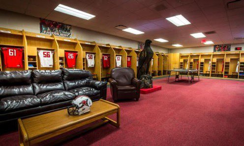 MattWalkerDU's tweet photo. Why UW-River Falls Football?... 
🏈Unique Culture 
🏆Amazing Success (As high as #4 in nation last year)
🏟️Incredible Facilities
🥇Top Rated League in the Nation (WIAC)
🌎Beneficial Location next to Twin Cities 
💰Affordable Tuition 
🏫Beautiful Campus
📔 Broad Curriculum
🧢Great Staff