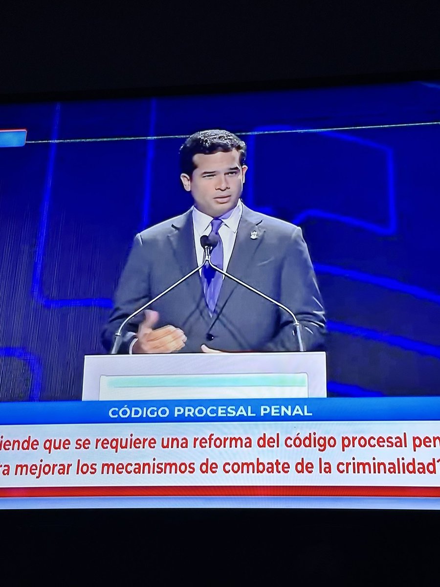 JairoLewest's tweet photo. @MorenoGuillermo Pausado y perdido .
Se queda en un punto ….después de la siguiente pregunta vuelve y responde la anterior, para que @OmarLFernandez responda, Omar no le replica , no le interesa la tiradera .

Se sabe todo al dedillo .

#OmarDebate
#OmarAlSenado https://t.co/F2XqdAbfpr