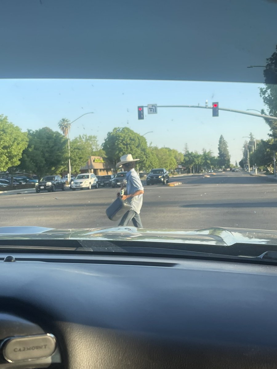 ThatUsoTJ's tweet photo. Ima start taking a pic of him every time I see him https://t.co/HLlcm48qRd