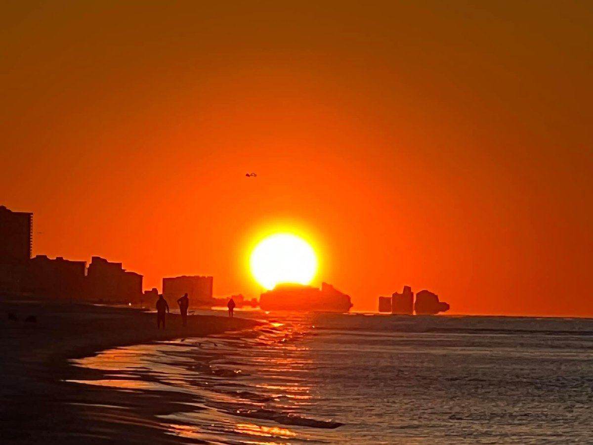 Happy #EarthDay 🌏🌍🌎 #sunrise from Gulf Shores, #Alabama 📸 Milton Rittelmeyer @mynbc15 @natwxdesk mynbc15.com/weather