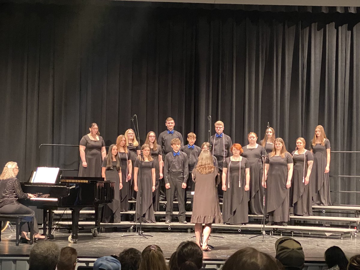R7principal's tweet photo. JHS Choir &amp; Band with another fantastic performance at this evenings Spring Concert. We thank our Senior Choir &amp; Band members for all that they have done for both programs &amp; our school!  What a great evening of music! https://t.co/MSnwZmPNXs