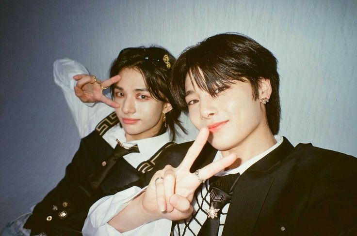 ccuntitledd's tweet photo. – ¿ this or that ? Con admin 🥟 !!
⠀⠀⠀⠀⠀ver. selcas hyunin <3 https://t.co/L9E3eM4Aqt