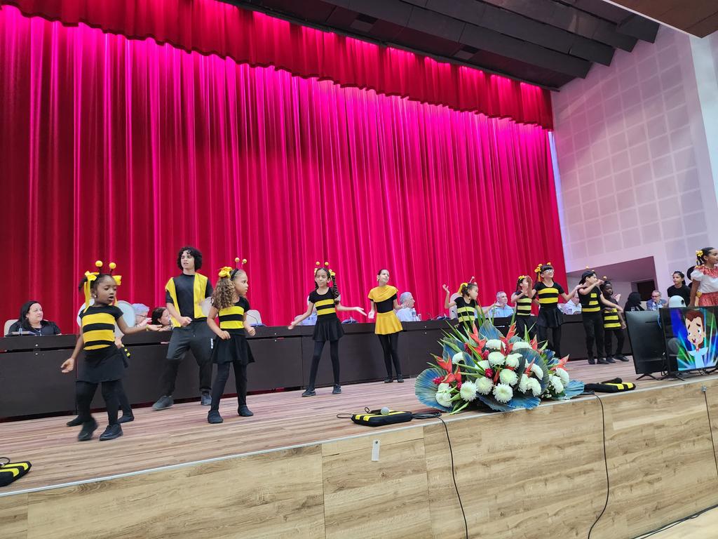 MaydaMauriBCF's tweet image. Participamos en representación de #BioCubaFarma en el acto central por el 30 aniversario del #Citma. Emotiva actividad, llena de compromiso. Sentimos la presencia del Comandante en Jefe y de la Dra Rosa Elena en cada imagen, palabra y reconocimiento. Muchas felicidades.