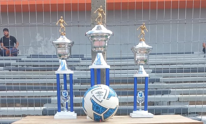 ¡𝗛𝗔𝗬 𝗖𝗔𝗠𝗣𝗘Ó𝗡! ⚽️🏆

<a href="/IUACJ_UY/">IUACJ</a> hizo historia y tras vencer a #Rivera conquistó el título del primer Campeonato Nacional de Fútbol Universitario en el Estadio Atilio Paiva Olivera 👏🏼

Representará a #Uruguay en el @fisuamerica Fútbol 11 🇺🇾

¡Felicitaciones!

#SomosLaLiga