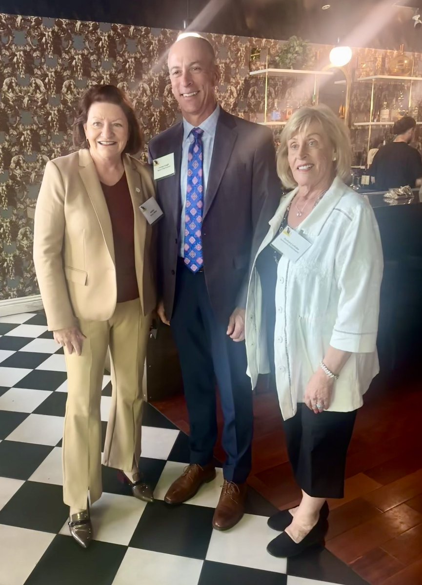 Great to join @StateCWA and meet so many women leaders in this key California industry! Congratulations to @SenOchoaBogh and @JonesSawyerAD57 for being honored by California Women for Agriculture today.