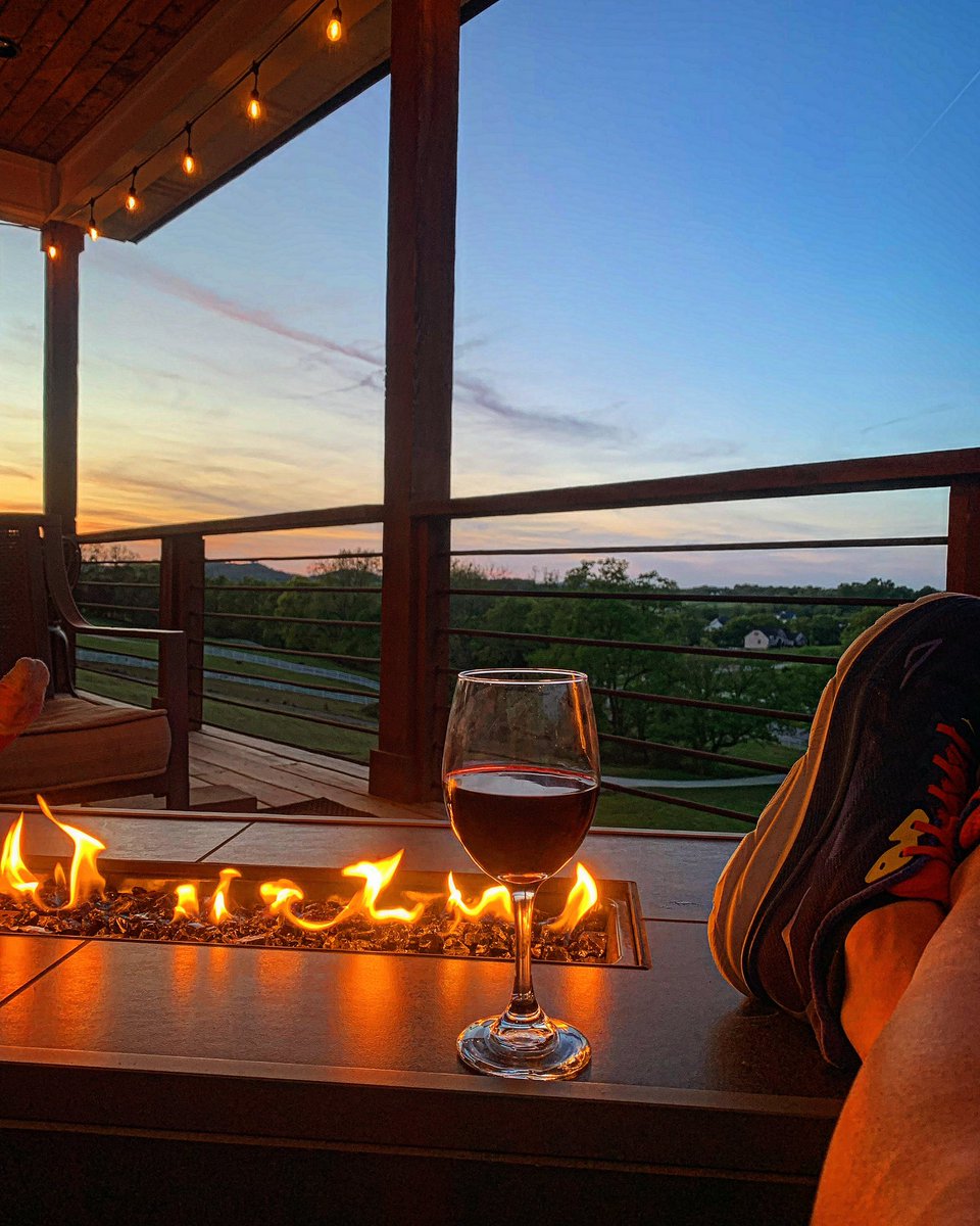 GaryALee68's tweet photo. Enjoying a beautiful Tennessee Sunset.
#leesintennessee 
.
.
#magnoliavalleyestates #eaglevilletn #countrylife #Godscountry #smalltownusa #southerncharm #frontporchsitting https://t.co/LpOsKdNhCP