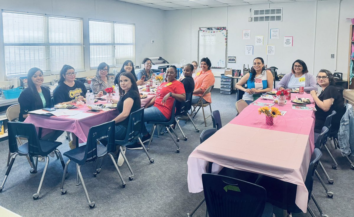 Volunteer Appreciation Luncheon at HHES! 🐝 Grateful for the Parent Hive Moms for all their dedication, love and support! ✨ Thank you Ladies, we’ve accomplished so much thanks to you! 🫶🏼 #VolunteerAppreciationWeek #TeamSISD #GreatnessOnTheHorizon