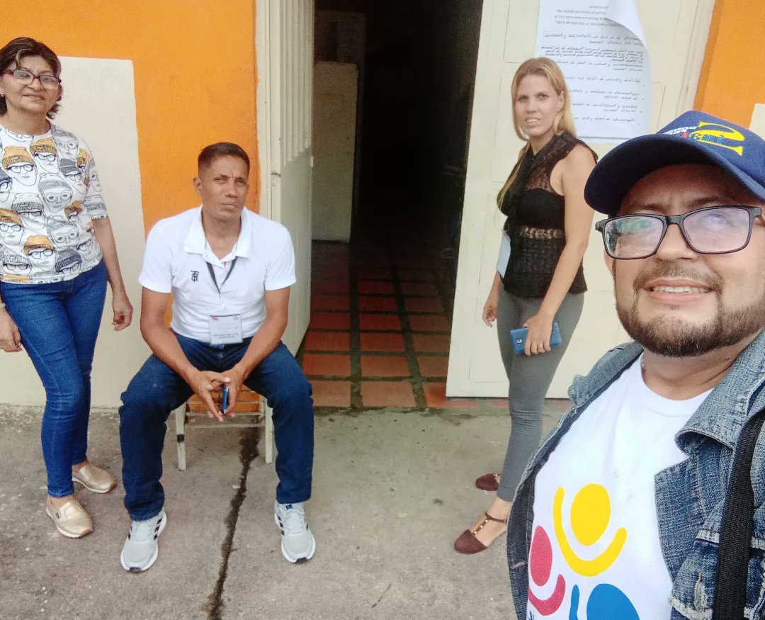 ErikFisico's tweet photo. ABORDAJE: 21 DE ABRIL DE 2024 

Consulta popular nacional 

COMUNAS PAZ Y VIDA

23 DE ENERO - BLOQUES CODAZZI 
BARINAS
Equipo guía en el centro electoral https://t.co/jsrxLujobq