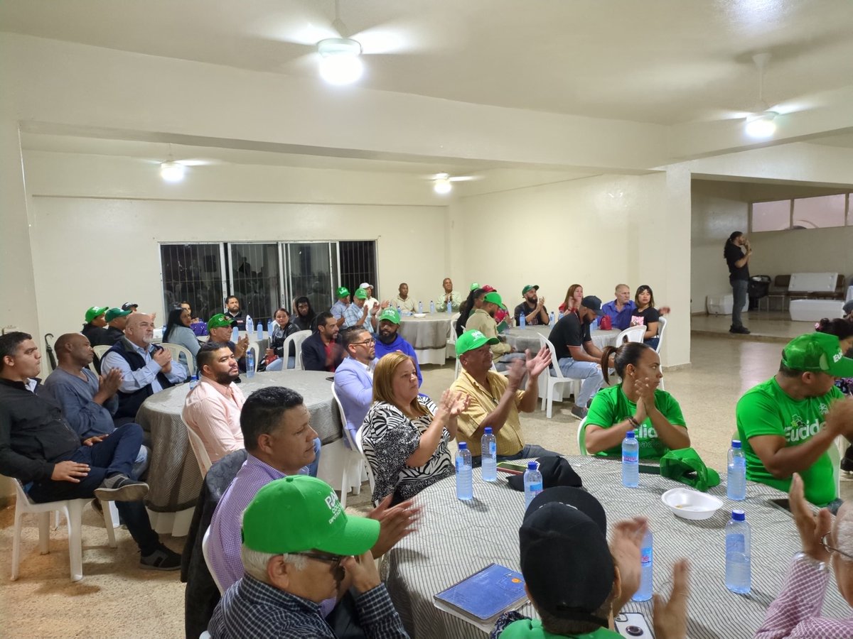 EuclidesLaVega's tweet photo. Ahora estamos en un encuentro de dirigentes de La @FPcomunica del municipio de Constanza, presidido por el próximo diputado por la circunscripción No.2, Rafa Collado y quien escribe el próximo senador de La Provincia de La Vega. #euclidessegurosenador. https://t.co/acwBxuthhy