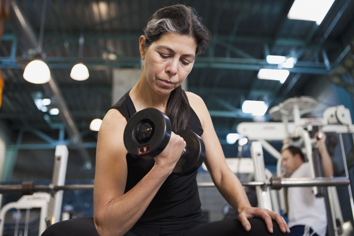 Muscular strength declines with age, so #StrengthTraining is key for maintaining strength & preventing muscle atrophy at 50+. Strength training has also been shown to help with bone density, helping reduce the risk of fractures later in life. #fitness #menopause #BoneHealth