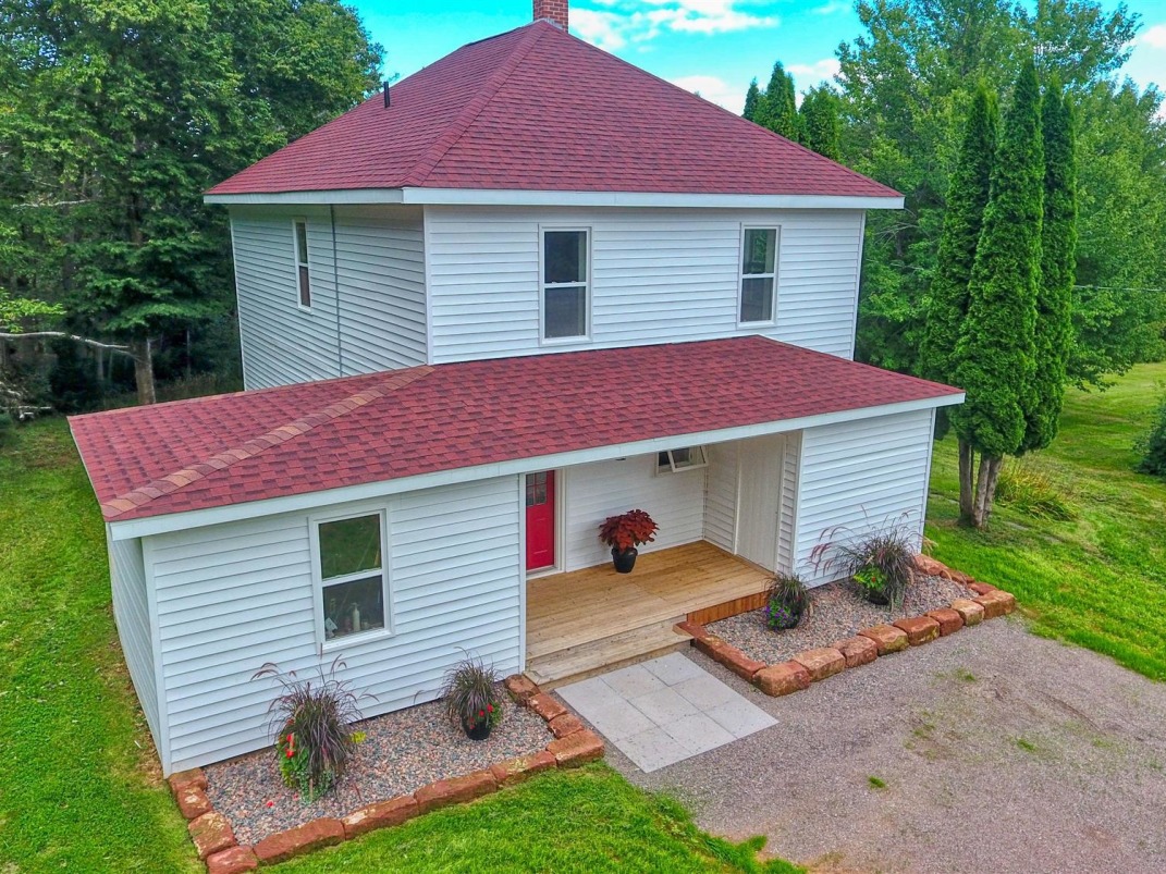 *ENCHANTING BED & BREAKFAST* HOME FOR SALE!
farmmarketer.com/listing/fm/171…

Farm Type: Recreational property
Acreage (Total): 5
Province: P.E.I.
Agent: Mark Corney

#Findyourdreamproperty #farmmarketer #farmrealestate #farmrealtor #cdnfarmers #farmlife #farmlifeisthebest #farm365