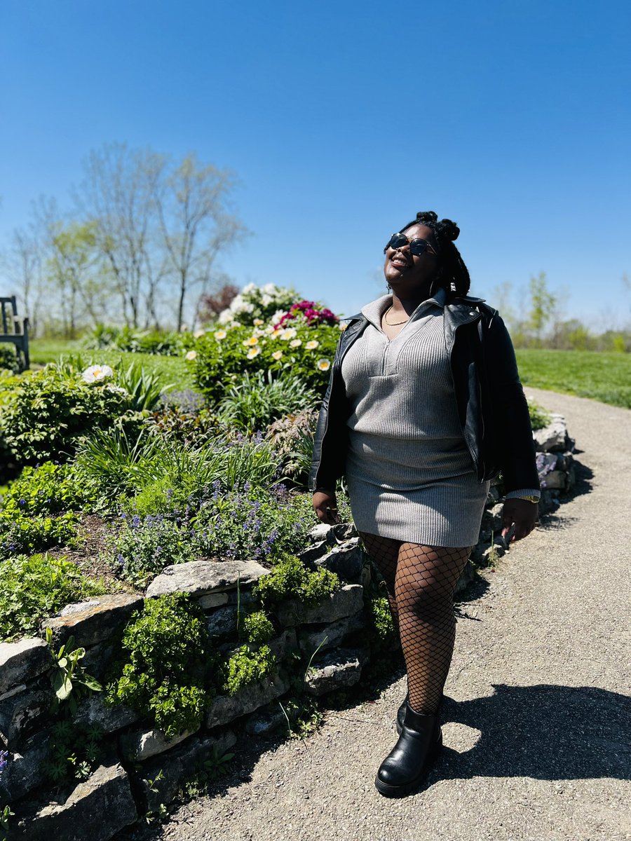 eva_psmith's tweet image. 26 laps around the sun, only right to have it shining on me😌🌸#springbaby #TaurusSeason #EarthDay