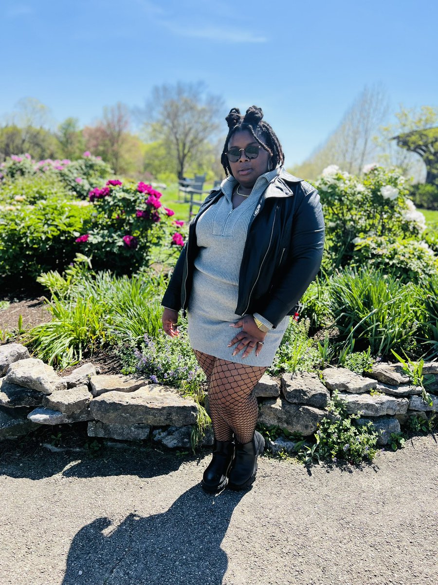 eva_psmith's tweet image. 26 laps around the sun, only right to have it shining on me😌🌸#springbaby #TaurusSeason #EarthDay