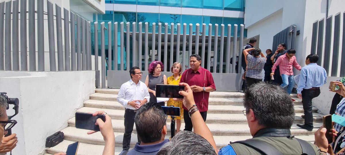 ¡Exigimos justicia ante la corrupción en el H. Ayuntamiento de Puebla! ❌ 

Regidoras y Regidores de la Coalición Morena-PT denunciamos ante la Fiscalia del Estado la asignación ilegal de 79 plazas.

¡Los trabajadores merecen procesos transparentes y justos! 📋🖋️

#NoMásImpunidad