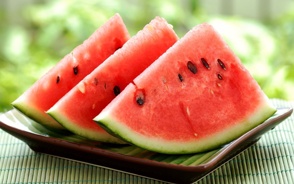 Watermelon:
-Hydrating due to its 92% water content
-Good source of Vitamin C & decent source of beta carotene, potassium, Vitamin B5
-Contains lycopene, a powerful antioxidant
-Nature’s best source of citrulline, an amino acid that can boost nitric oxide

Elite summer snack