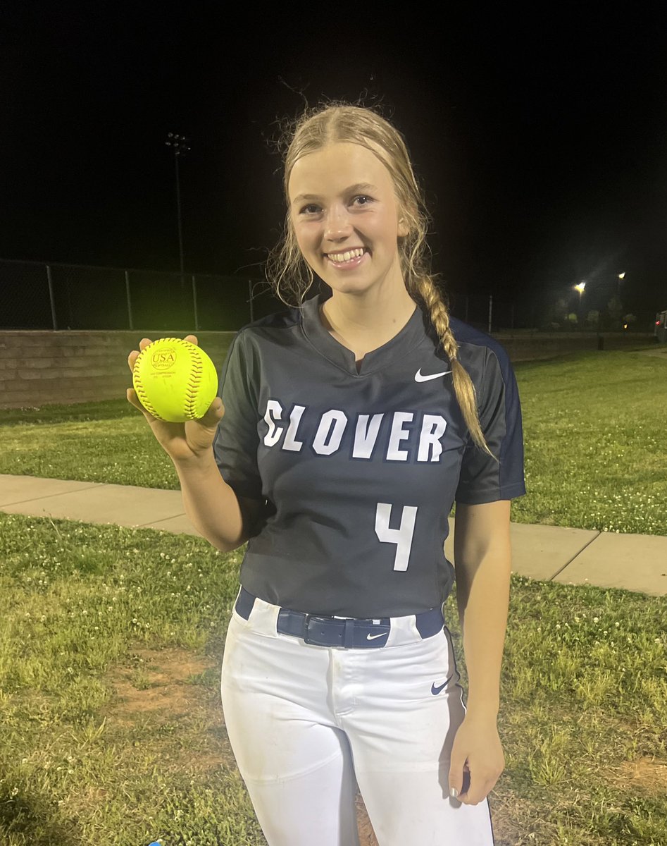 HopeMarshburn24's tweet photo. First home run of the season and senior night last week! 🍀🥎@CloverSoftball @FurmanSoftball @MaddalunaDave @CarEliteNCorg https://t.co/MXbVm21AjI