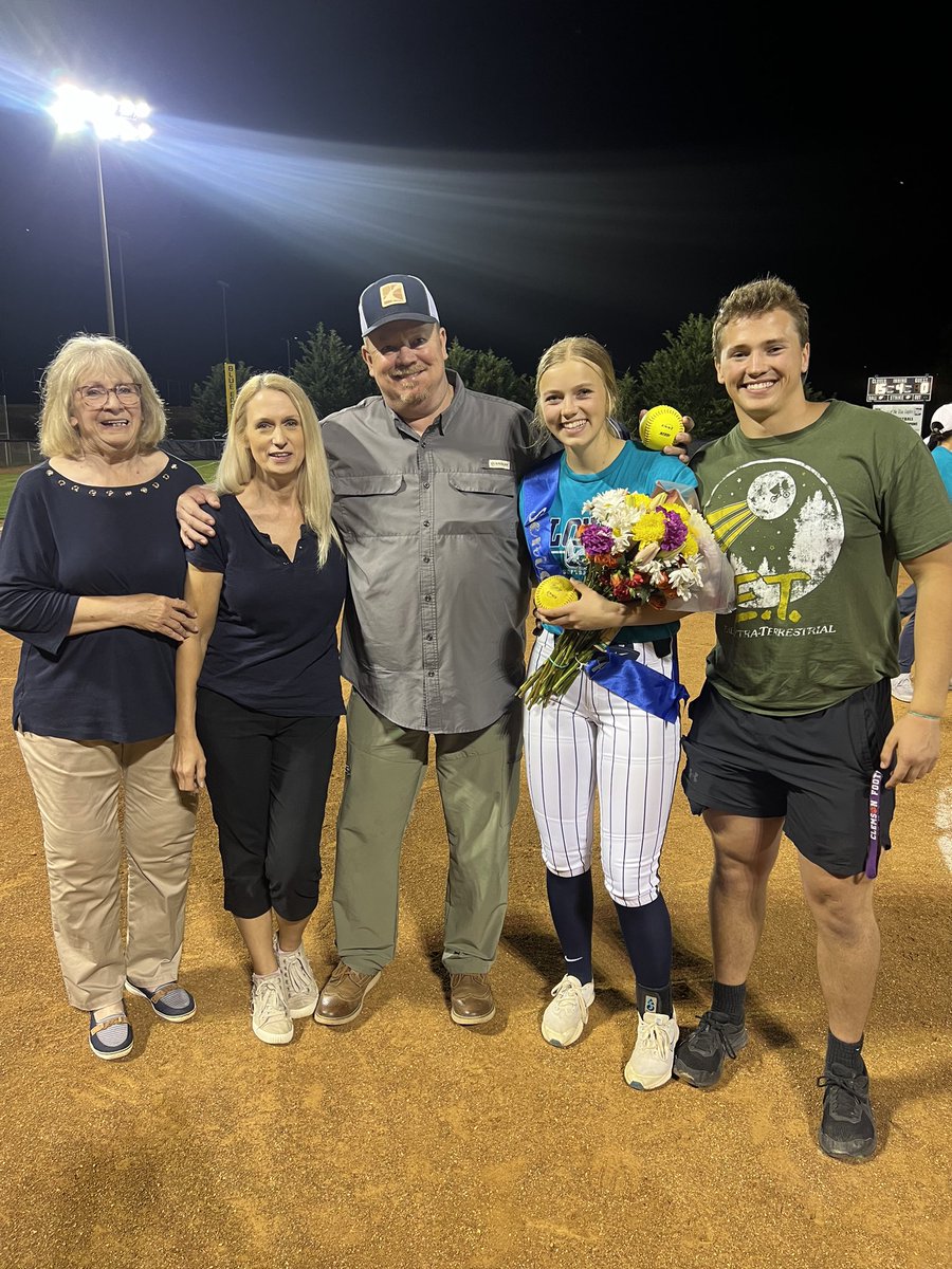 HopeMarshburn24's tweet photo. First home run of the season and senior night last week! 🍀🥎@CloverSoftball @FurmanSoftball @MaddalunaDave @CarEliteNCorg https://t.co/MXbVm21AjI