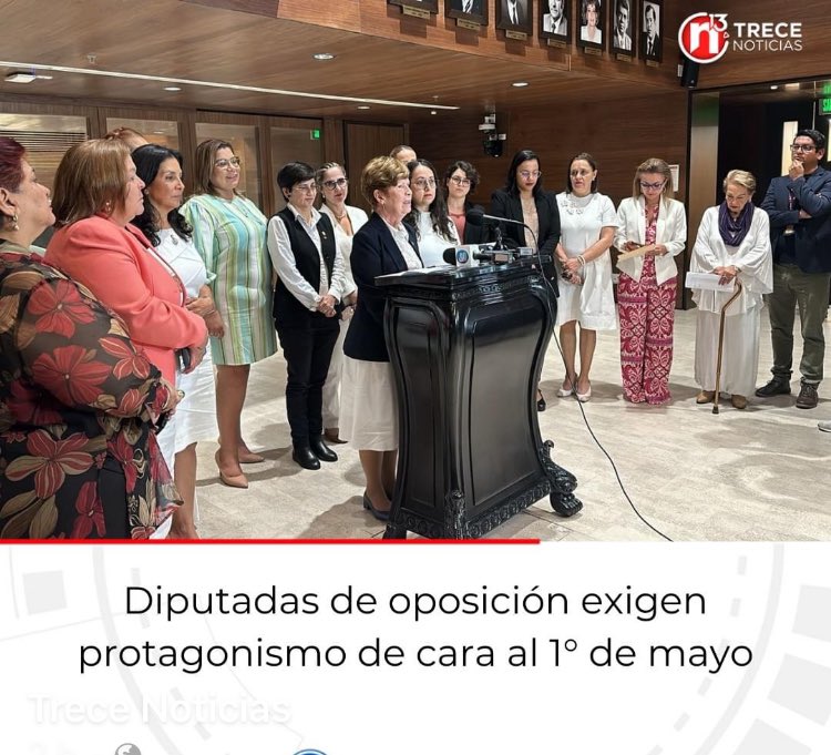 Hace unos días preguntaba ¿adonde están las mujeres? luego de ver a diputados desfilar por presidencia en busca del apoyo del gobernante para el directorio legislativo. 

¡Pues, aquí están! 👇🏽

20 diputadas consiguieron el apoyo casi unánime del congreso exigiendo transparencia,