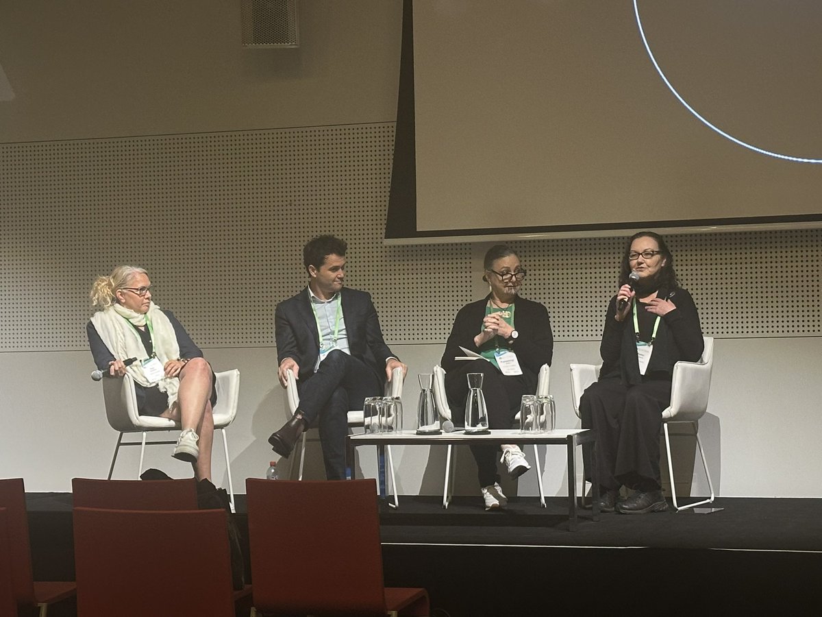 Fantastic #WHSMelbourne2024 session on First People’s health and #AI moderated by Prof Karen Adams of #Gukwonderuk Indigenous Health Unit. Prof @Paps_R says indigenous sovereignty over AI is crucial to protect First Nations people from rogue AI use across international borders.