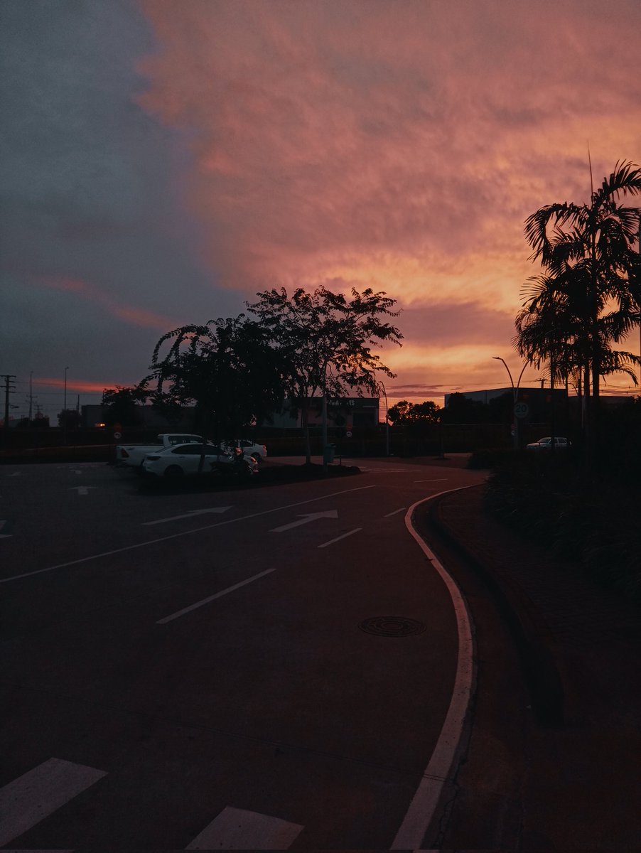 beyonsad's tweet photo. não mas e essa foto q eu tirei hj https://t.co/db0tDIhCqf