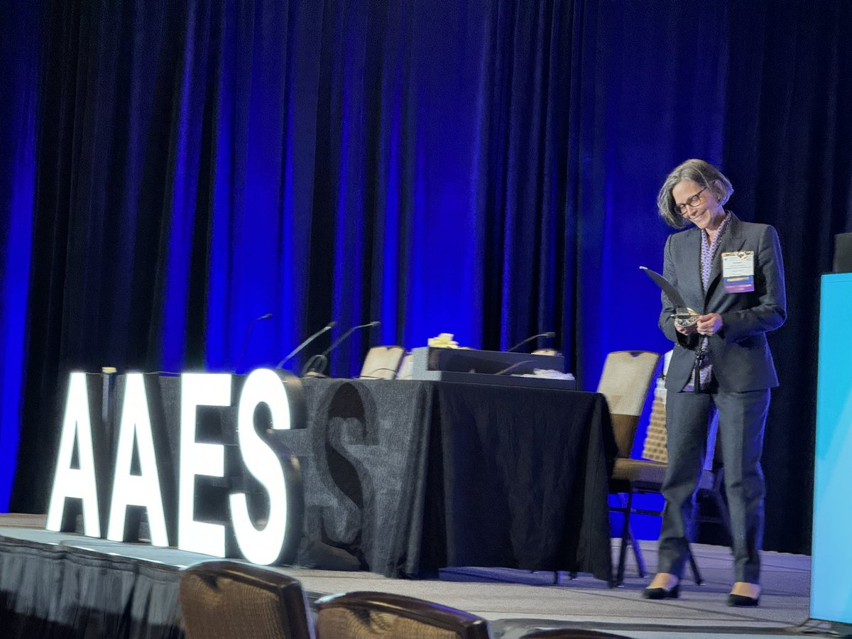 Watch out! @theAAES Endocrine Surgeons like to play with big knives! Loved giving this engraved champagne sabre to @Carmensolcar to celebrate her year as AAES President. Congrats on a successful year and great meeting in Dallas!