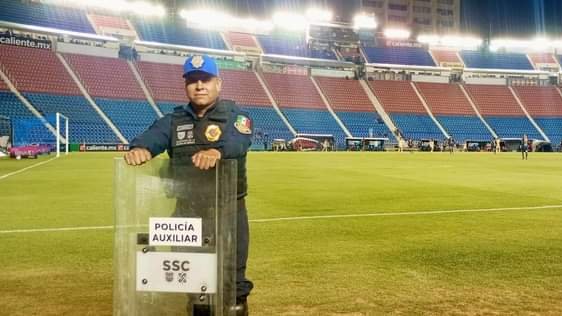 La #PolicíaAuxiliar se mantiene alerta durante el partido entre @AmericaFemenil y @PumasMXFemenil.

Sigamos apoyando la participación de la mujer en sana competencia.

#SiempreJuntos