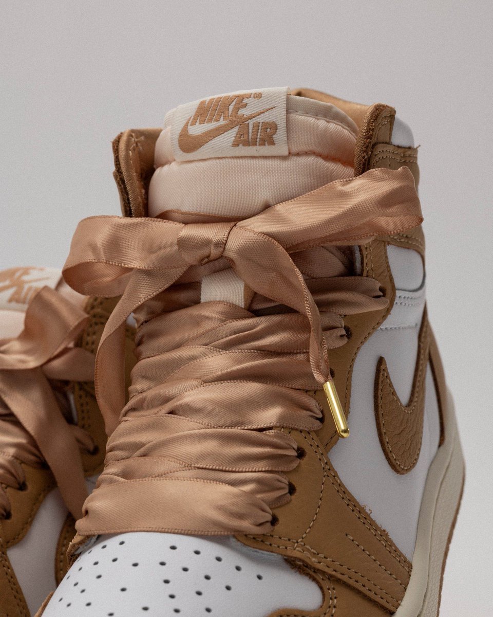 SneakerShouts's tweet photo. Over 40% OFF the Air Jordan 1 High Retro (W) "Praline" 

BUY HERE: https://t.co/1cEnLSVbgV https://t.co/DLAyt8V7ST