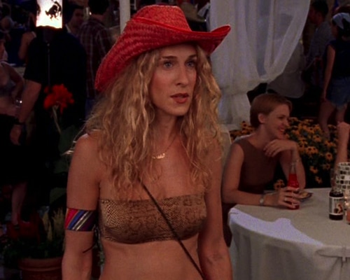 GilmoreHour's tweet photo. I pictured you with other girls in love
Then threw up on the street
#SATC https://t.co/bt8dW4tSNS