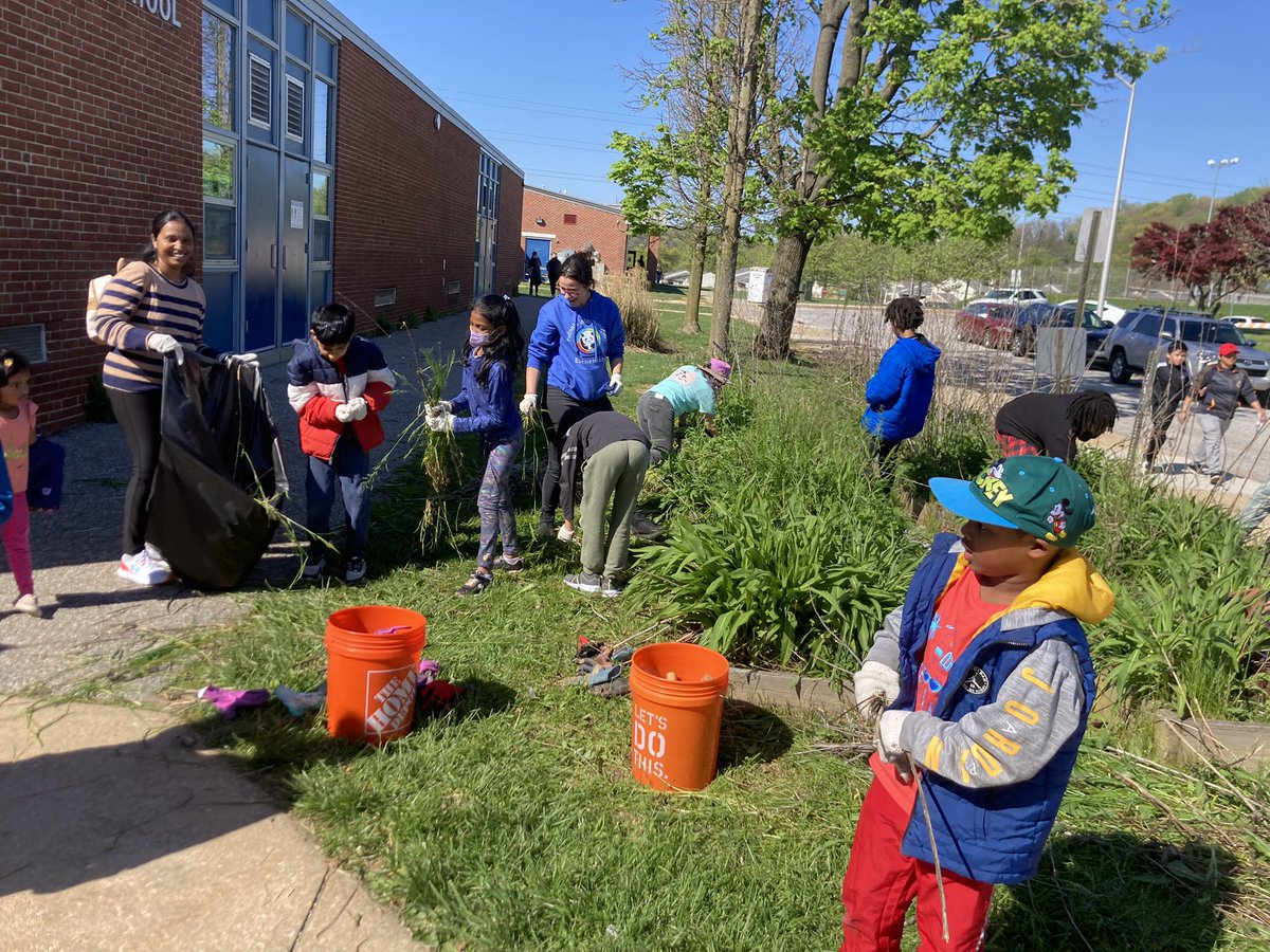 jenna_eng4's tweet photo. Happy Earth Day! @PadoniaPride is Green School re-certified! 🌎♻️ great work @JSHarpster1 we make a great team!  @dan_pizzo @AlliGoldbloom @SustainableBCPS @MAEOE_MD https://t.co/zMB2xIYpdd