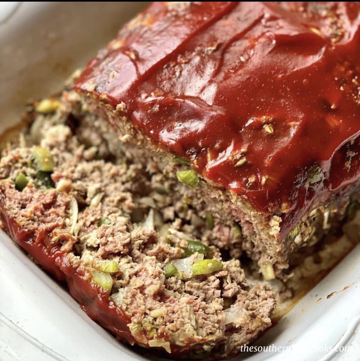 Dinner tonight was this Classic Meatloaf! My family loves this recipe! Delicious with mashed potatoes! 😍😍 #beef #dinner RECIPE ➡️ thesouthernladycooks.com/best-classic-m…
