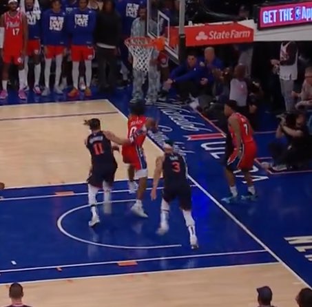 Icy7Trea's tweet photo. @Will_Rucker3_AD Both refs have a clear look view at it too. Just terrible. https://t.co/dEvI38DhQY