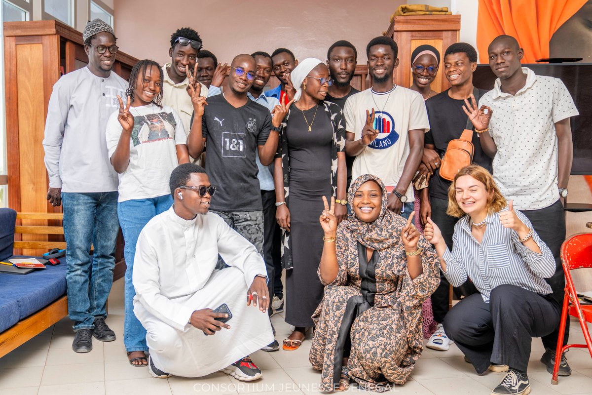 Guichetjeunesse's tweet image. 📚 Journée mondiale du livre et du droit d&apos;auteur !

Mise en lumière des activités du @CjsSenegal pour promouvoir le livre auprès des jeunes :

🖋️Création du club littéraire Yaakar parrainé par Michel MENDY ;

📖Mise en place d&apos;une médiathèque riche et variée 

#Jàng #Ligeey #GJS