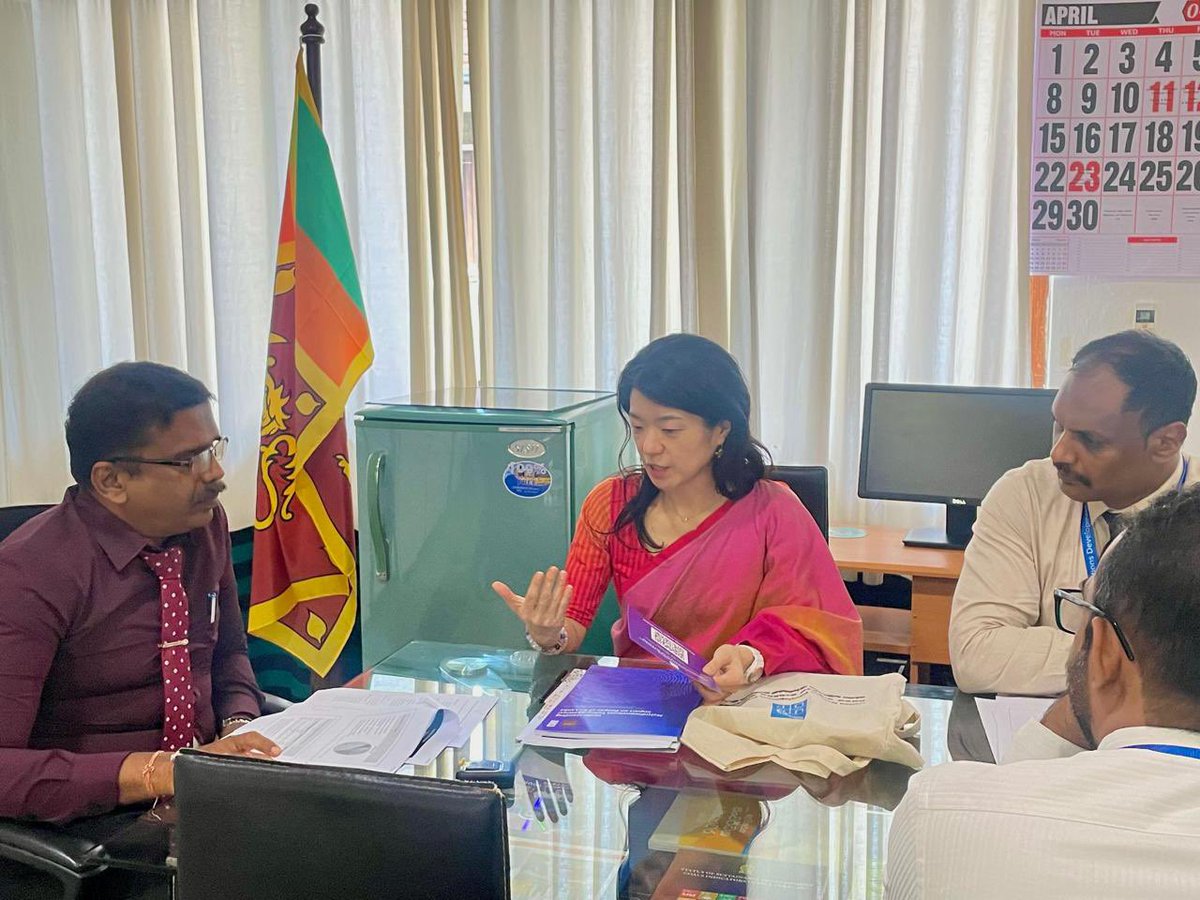 We had fruitful exchanges with GA Ampara, and then with the Kathankudy Urban Council on district profiles of #MVI Multidimensional Vulnerability Index. Discussed implications of the economic crisis on communities and how to target local gov planning & budgeting based on data.
