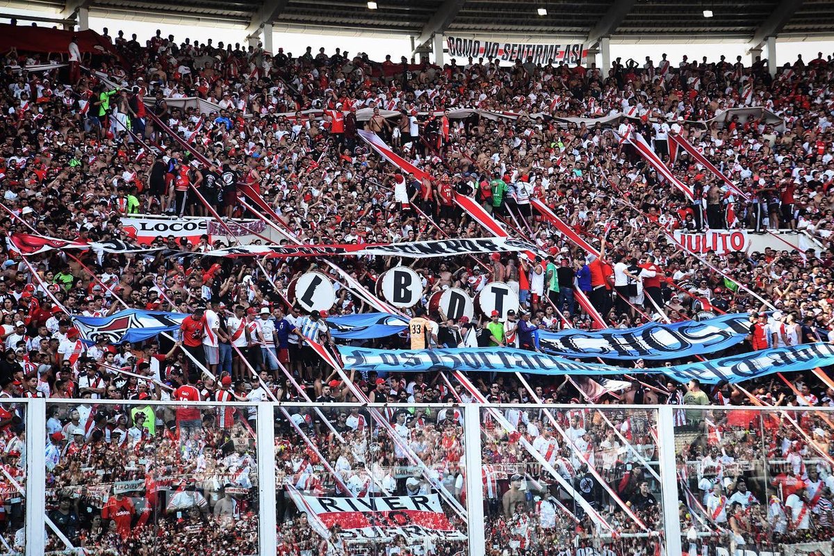 EsosColoresCARP's tweet photo. River y nada más 🐔 https://t.co/IuZMOIMXJX