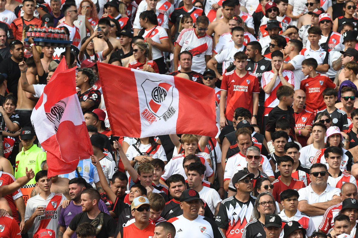 EsosColoresCARP's tweet photo. River y nada más 🐔 https://t.co/IuZMOIMXJX