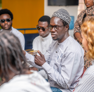 Guichetjeunesse's tweet image. 📚 Journée mondiale du livre et du droit d&apos;auteur !

Mise en lumière des activités du @CjsSenegal pour promouvoir le livre auprès des jeunes :

🖋️Création du club littéraire Yaakar parrainé par Michel MENDY ;

📖Mise en place d&apos;une médiathèque riche et variée 

#Jàng #Ligeey #GJS