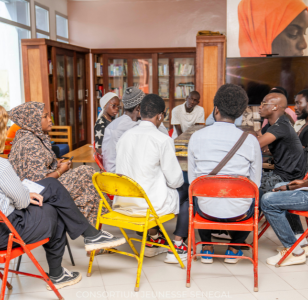 Guichetjeunesse's tweet image. 📚 Journée mondiale du livre et du droit d&apos;auteur !

Mise en lumière des activités du @CjsSenegal pour promouvoir le livre auprès des jeunes :

🖋️Création du club littéraire Yaakar parrainé par Michel MENDY ;

📖Mise en place d&apos;une médiathèque riche et variée 

#Jàng #Ligeey #GJS