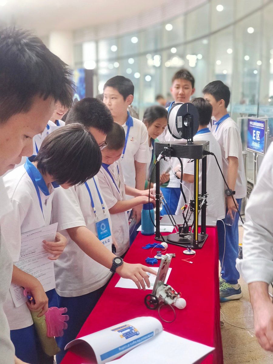 During the World Children Development Forum, we are delighted to have STEM program from UNESCO hosting the exhibition corner for the children participants. Like many kids said--This is so cool! @UNESCO