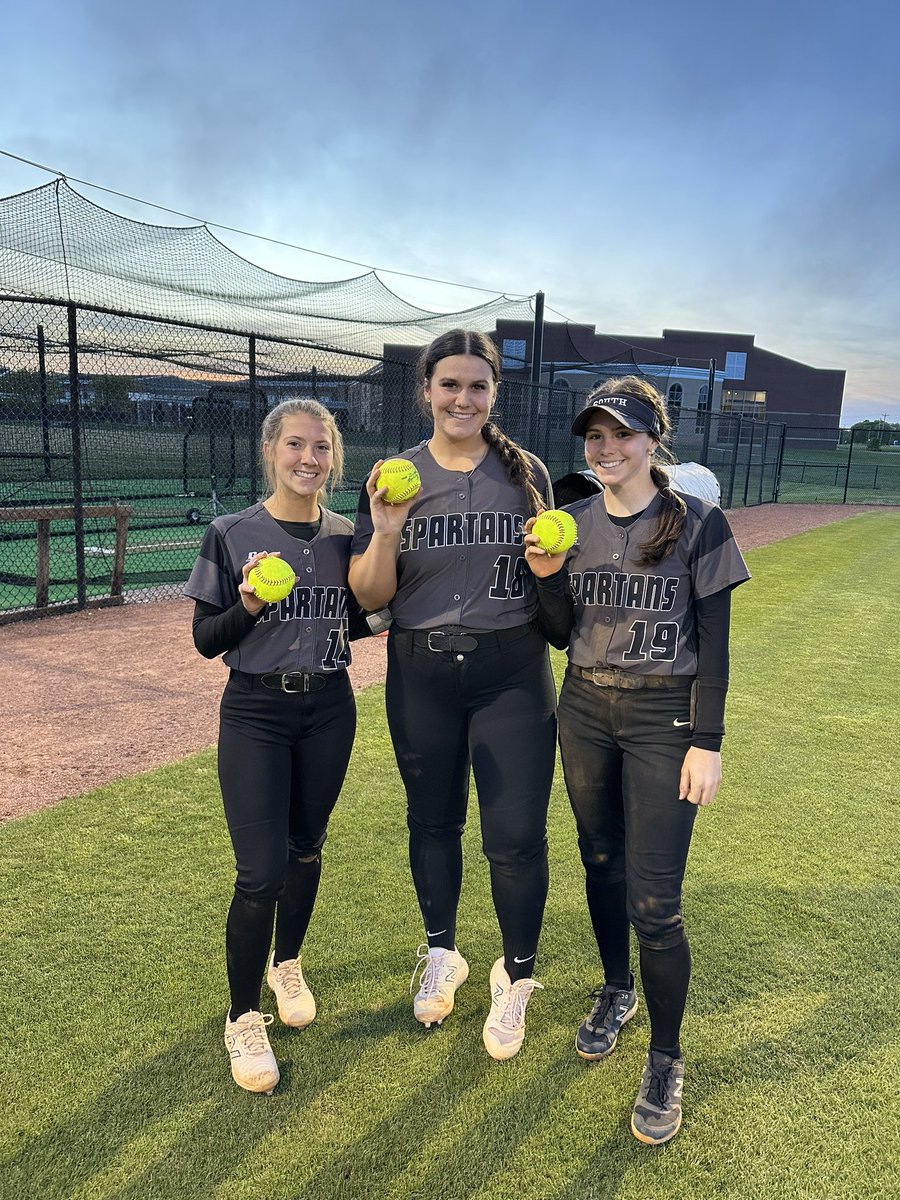 SPARTANS with the 6-3 WIN over Assumption tonight! Bats came alive in B5! 🔥@McLaineHudson1 & @LaylaOgden1 both w/ HRs 💣💣 then @Briley_Pruitt14 comes through in B6 w/ her first HR 💣 of season! @courtneyn2027 & @LaylaOgden1 combine in the ⭕️ w/ Ogden getting the W! #allin