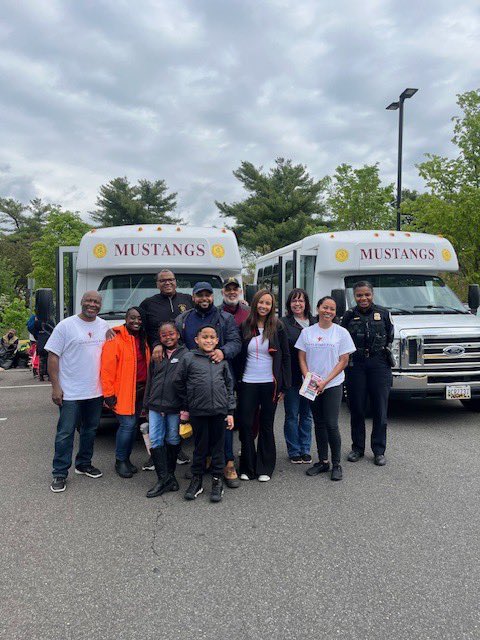 BMHSMustangs's tweet photo. Thank you to the 100+ volunteers who cleaned up Marlboro Pike for Earth Day weekend! Huge thanks to all our partners for their support. And a special thank you to our Director of Donor Relations, Ms. Sandy Mammano, for her leadership. Happy Earth Day 2024! 🌎 #EarthDay #bmhsfamily