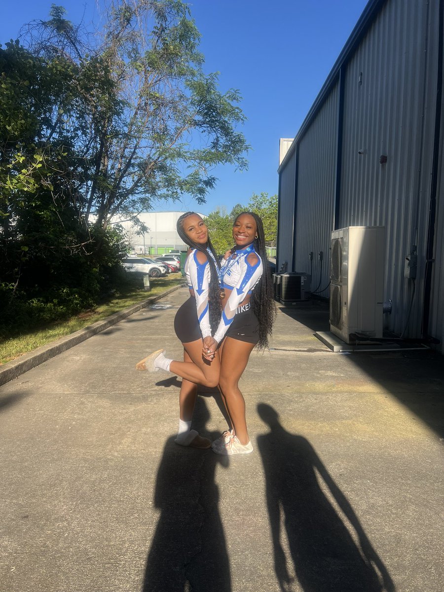 Throwback practice with peach: world champ 2022 edition 🍑🤍💙