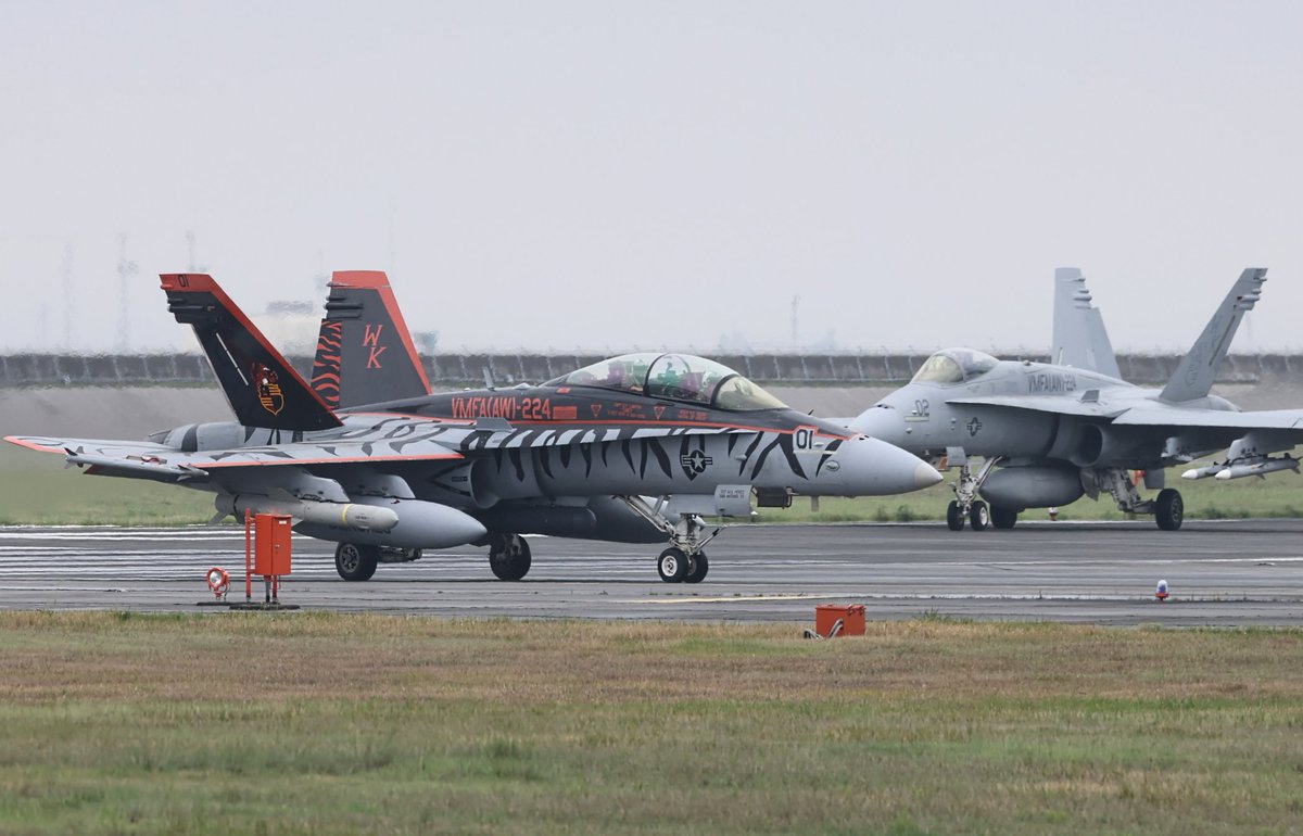 4/23 VMFA(AW)-224/WK
AIM-120アムラーム+2 & AGM-84ハープーン+1(実)