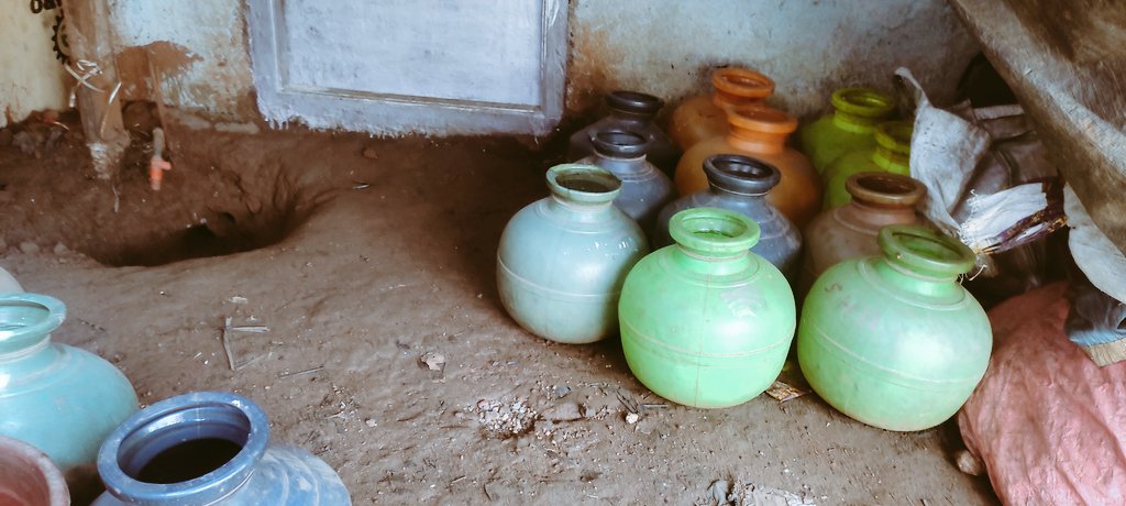 SiddharthHunsu1's tweet photo. @yaduveerwadiyar ಸನ್ಮಾನ್ಯ ಶ್ರೀ   ಒಡೆಯರ್ ರಿಗೆ ಶುಭಾಶಯಗಳು.
ನನ್ನ ಹೆಸರು ಸಿದ್ದೇಶ್ ಅಂತ ಸರ್ ನಾನು ಹುಣಸೂರಿನಲ್ಲಿ ವಾಸಮಾಡುತ್ತಿದ್ದೇನೆ. ನಾನು ದಿನ ಕೂಲಿ ಮಾಡುವ ವ್ಯಕ್ತಿ  ಇಷ್ಟು ದಿನ ದುಡಿದು ಒಂದು ಖಾಲಿ ಜಾಗವನ್ನು ಖರೀದಿಮಾಡಿದ್ದೇನೆ ಆದರೆ ಮನೆ ಕಟ್ಟಲು ನನಗೆ ಶಕ್ತಿ ಇಲ್ಲ ಒಂದು ಮನೆ ನಿರ್ಮಾಣ ಮಾಡಿಕೊಡಿ. https://t.co/NR1bwCkblW