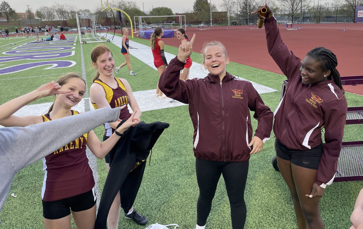 Congratulations to our girls on winning the team invitational championship tonight at Norwalk!! 🏆 Another really fun night with this amazing group with lots of contributions from all the athletes!!