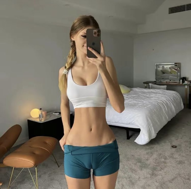 goon4gym's tweet photo. Hey guys I’m new on X and hope I will be your favourite sexy yoga girl 🥰 https://t.co/jRIwngW467